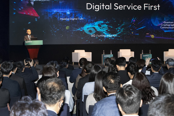 ​김영섭 KT 대표가 GSMA M360 CEO 키노트스피치에서 발언하고 있다. 사진=KT​