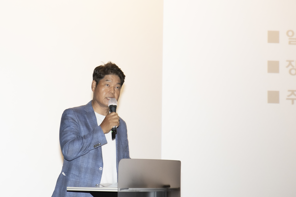 지난 8월 CGV용산아이파크몰에서 개최된 '2023 CGV 영화산업 미디어포럼'에서 참석자들에게 인사말을 전하고 있는 허민회 CJ CGV 대표. 사진= CJ CGV