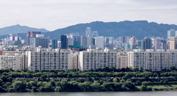 기본형 건축비가 오름에 따라 서울 강남 3구(강남·서초·송파구)와 용산구 등 분양가상한제 지역에서 공급되는 새 아파트 분양가도 오를 예정이다. 사진은 서울 아파트 모습. 사진=연합뉴스