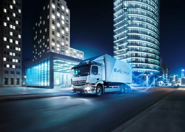 다임러 트럭의 대형 전기 트럭인 e아트록스. 사진=다임러 트럭