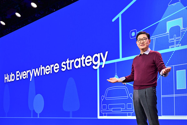 5일(현지시간) 미국 샌프란시스코 모스코니 센터(Moscone Center)에서 개최된 '삼성 개발자 콘퍼런스 2023'에서 삼성전자 DX부문장 한종희 부회장이 기조연설을 하고 있다. 사진= 삼성전자 