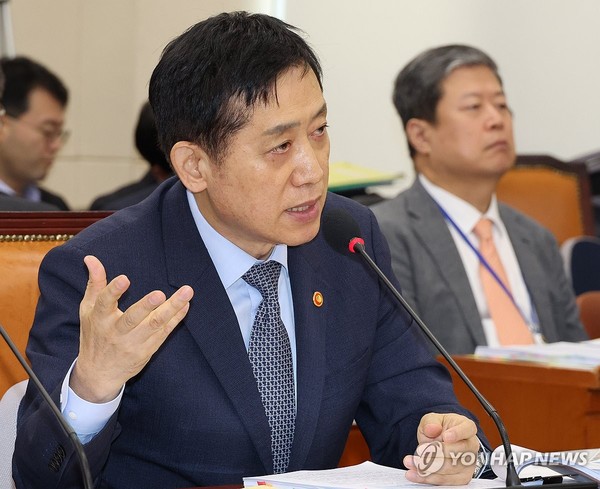 김주현 금융위원장이 11일 국회 정무위원회 국정감사에서 답변하고 있다. 사진-연합뉴스