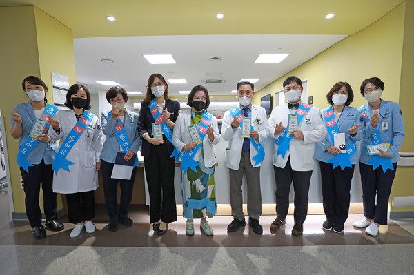 세종충남대병원 경영진은 환자중심의 의료문화 향상을 위해 현장 라운딩을 시행했다. 출처=세종충남대병원