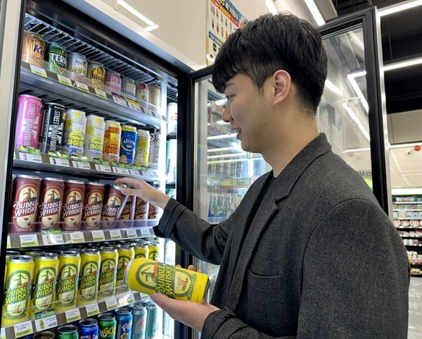 CU가 소코바 캔 칵테일 2종을 출시했다. 사진=CU