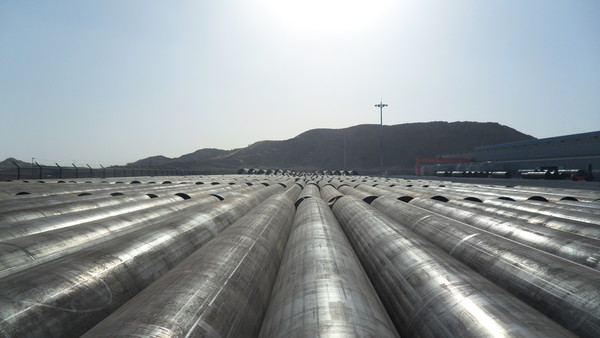SeAH Steel UAE 공장 야적장에 보관중인 API 송유관. 사진=세아홀딩스