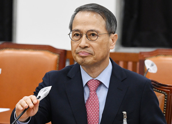 지난 24일 국회에서 열린 정보위원회 전체회의에 출석한 김규현 국장원장. 사진=연합뉴스