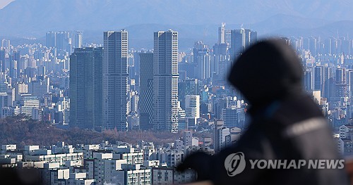 지난 17일 서울 남산에서 바라본 서울 시내 아파트 단지 모습.