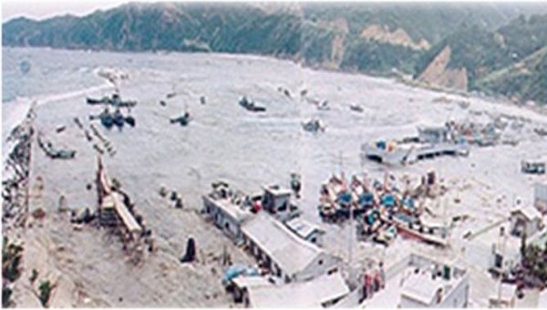 1983년 5월 26일 내습한 동해 임원항 지진해일. 기상청 날씨누리 캡처