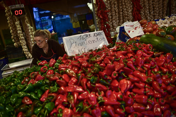 스페인 농작물 시장이 열리고 있다. 사진=연합뉴스
