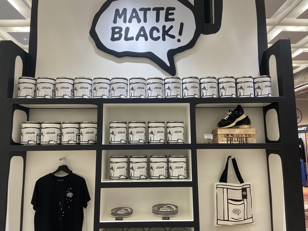 매트블랙이 전시해놓은 제품들. 사진=신경민 기자.