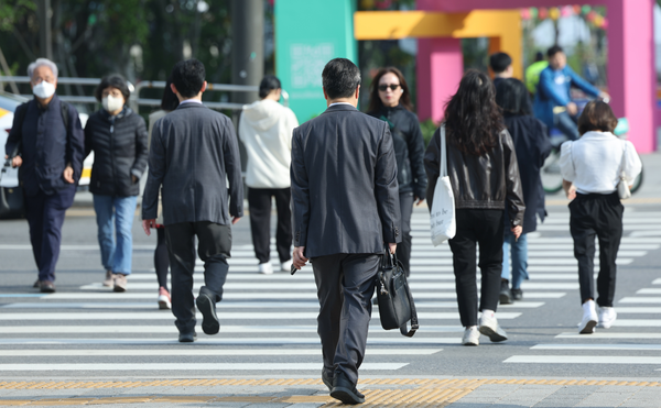 출근하는 직장인들. 사진=연합뉴스