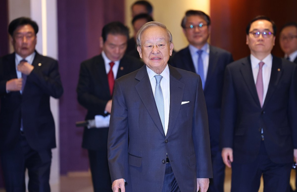 손경식 경총 회장이 21일 오전 서울 중구 웨스틴 조선호텔에서 열린 경총 이사회 및 정기총회에 참석하고 있다.