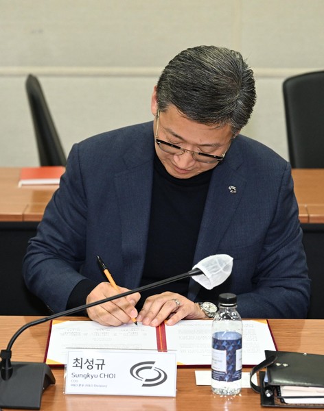 르노코리아가 자동차용 웹 플랫폼 구축 업무협약을 체결했다. 사진=르노코리아