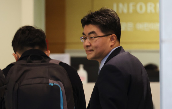 방재승 전국 의대 교수 비상대책위원장(서울대 의대 교수협의회 비대위원장)이 18일 서울대학교병원 어린이병원에서 열린 비상대책위원회 회의에 참석하고 있다. 사진=연합뉴스