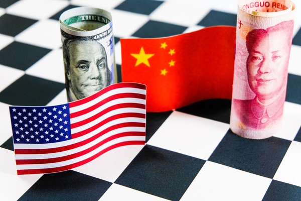 미국의 달러화와 중국의 위안화. 출처=셔터스톡