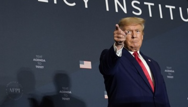 도널드 트럼프 전 대통령이 워싱턴DC 메리어트 마르퀴스 호텔에서 열린 극우 성향의 싱크탱크 '아메리카 퍼스트' 정책연구소 주최 콘퍼런스에서 기조연설을 하고 있다. 사진=연합뉴스