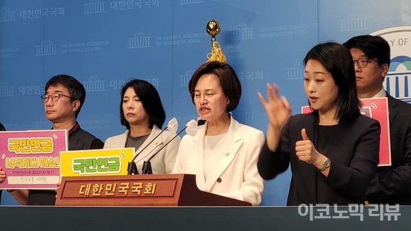 강은미 국회 연금개혁특별위원회 위원이 8일 오후 국회 소통관에서 열린 기자회견에서 발언하고 있다. 사진=이혜진 기자