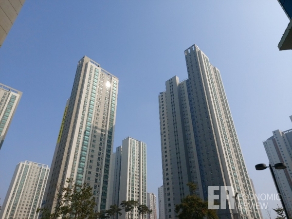 GTX-A 노선이 들어설 '동탄역' 인근 한 아파트 단지 사진 = 이코노믹리뷰 신진영 기자