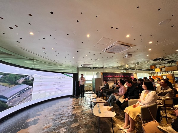 충남창조경제혁신센터가 최근 개최한 ‘제4회 컴퍼스 포럼’ 행사에서 참석자들이 강연을 듣고 있다. 출처=충남혁신센터