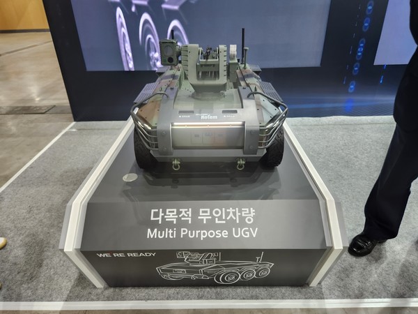 현대로템의 4세대 다목적 무인 전투차량 HR-셰르파. 사진=이코노믹리뷰 박상준
