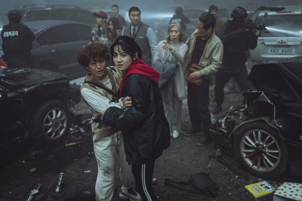 ‘탈출: 프로젝트 사일런스’의 박희본(심미란), 박주현(심유라)