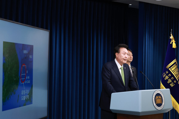 윤석열 대통령이 3일 오전 서울 용산 대통령실 청사 브리핑실에서 국정브리핑을 하고 있다. 사진=연합뉴스