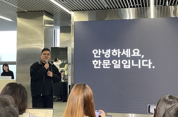 한문일 무신사 대표이사가 지난해 11월 16일 서울 마포구 ‘무신사 홍대’ 플래그십 스토어 오픈 기자간담회에서 발표를 진행하고 있다. 사진=무신사