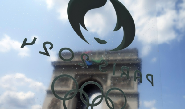 버스 창문에 붙어 있는 성화 모양 로고. 사진=연합뉴스