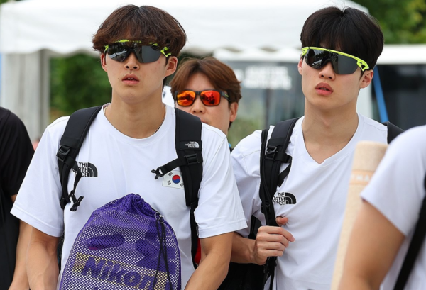 훈련장 향하는 김우민-황선우. 사진=연합뉴스