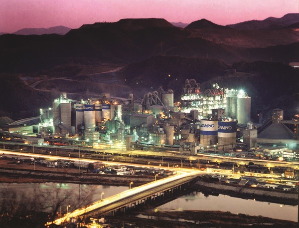 삼표시멘트 삼척공장 야간 전경