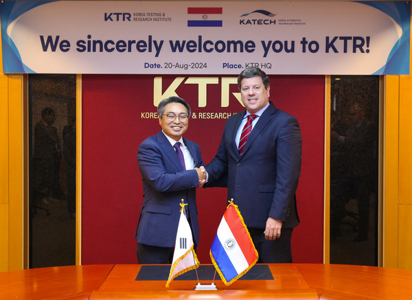 KTR 김현철 원장이 20일 KTR 과천 본원에서 파라과이 산업부 하비에르 히메네스 장관과 협력체계 방안을 논의했다. 사진=KTR