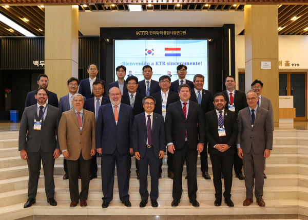 KTR은 20일 파라과이 산업부 하비에르 히메네스 장관을 대표로 하는 고위급 방문단을 과천 본원으로 초청해 의료기기를 비롯한 시험인증 서비스 분야 협력 강화를 공동 모색했다고 밝혔다. 사진=KTR