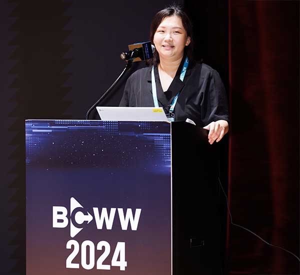 중앙그룹이 한국콘텐츠진흥원과 손잡고  2024년 Z세대 콘텐트 이용 키워드로 '프리즘'을 제시했다