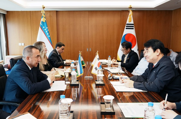 한국지역난방공사가 ‘K-난방’의 우즈벡 진출을 위해 우즈베키스탄 외교부와 실질적인 협력 증진 방안을 논의했다. 사진=한국지역난방공사