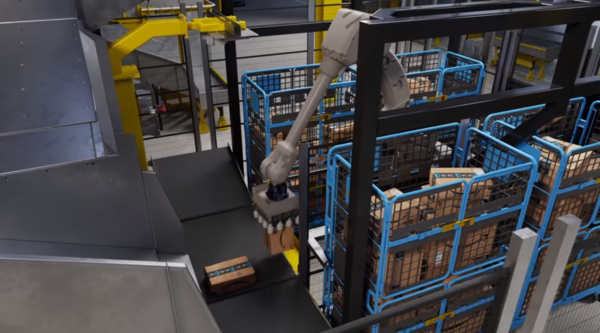 아마존 물류센터 내에 투입된 카디날 로봇. 사진=아마존 유튜브 갈무리