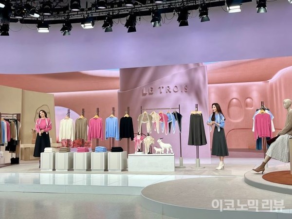 르투아(LE TROIS) 신상품 론칭 방송 촬영 현장. 사진=이코노믹리뷰 서예림 기자