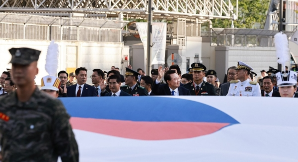 국민과 함께 행진하는 윤석열 대통령. 사진=연합뉴스