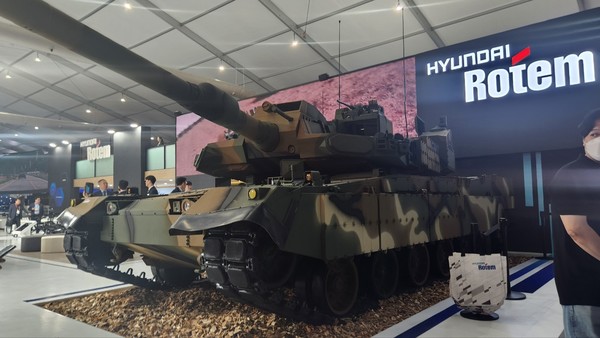 현대로템의 성능개량형 K2전차. 사진=박상준 이코노믹리뷰 기자