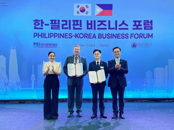 두산에너빌리티가 7일(현지시각) 필리핀 마닐라에서 열린 ‘한-필리핀 비즈니스 포럼’에서 필리핀 민자발전사인 퀘존파워와 복합화력발전소 추진을 위한 업무협약을 체결했다. 왼쪽부터 크리스티나 알데게르 로케 필리핀 통상산업부 장관, 퀘존파워 프랭크 티엘 CEO, 두산에너빌리티 김정관 부사장, 최상목 경제부총리. 사진=두산에너빌리티