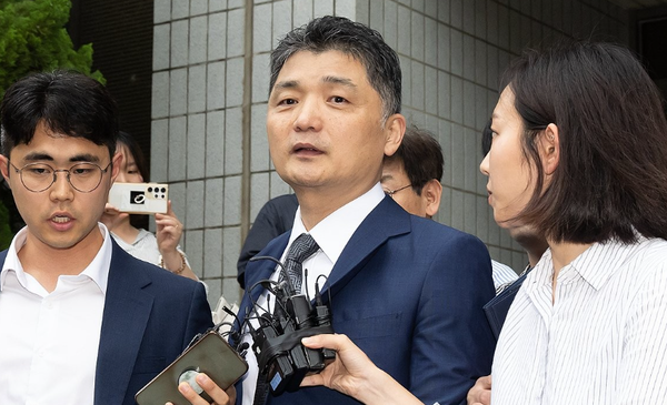 김범수 카카오 경영쇄신위원장이 기자들과 만나고 있다. 사진=연합뉴스