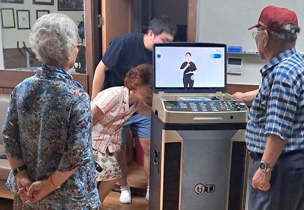 광명시 스마트 경로당에 설치중인 '스마트 헬스 뮤직 시스템 M2'