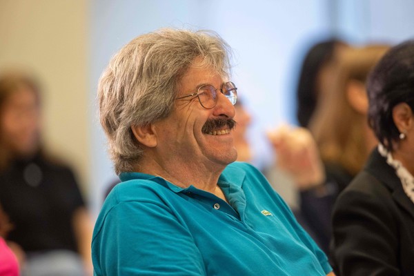 개리 러브컨 하버드 의대 교수가 지난 7일 열린 노벨상 시상식에 참석하고 있다. 사진=연합뉴스