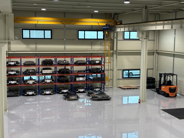 공장 내에 있는 전기차 배터리. 진단 후 재사용 배터리로 구분된다. 사진=이코노믹 리뷰 김효경 기자