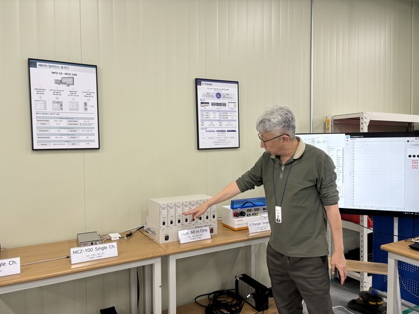 배터리 진단 솔루션을 설명하는 홍영진 민테크 대표. 사진=이코노믹 리뷰 김효경 기자