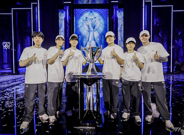 ​T1 선수단. 사진=라이엇 게임즈T1 선수단. 사진=SK