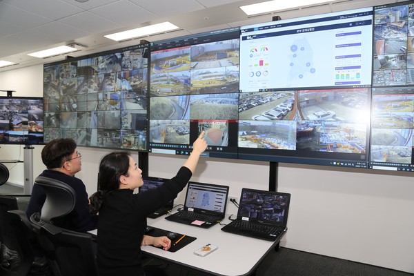 DL이앤씨 본사에 마련된 현장 CCTV 통합관제센터 