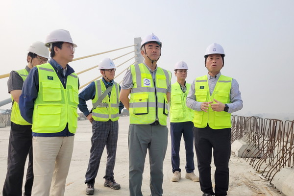 대우건설 정원주 회장이 지난 24일 인도 비하르 교량현장을 방문했다