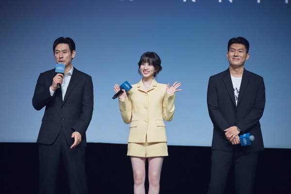 디즈니+가 21일 ‘디즈니 콘텐츠 쇼케이스 APAC 2024’(싱가포르)에서 진행된 신작 ‘하이퍼나이프’의 무대 인사 사진을 공개했다. 주연배우 박은빈, 설경구, 김정현 감독이 참석해 작품을 소개했다. (사진 제공 = 월트디즈니)