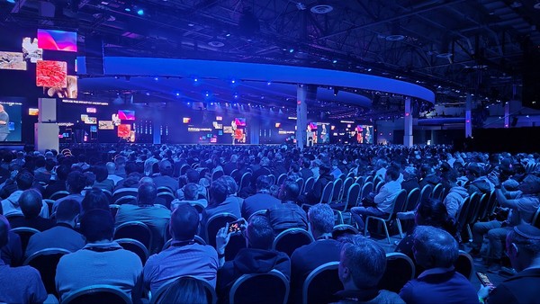 보겔스 CTO가 기조연설에 나서고 있다. 사진=최진홍 기자