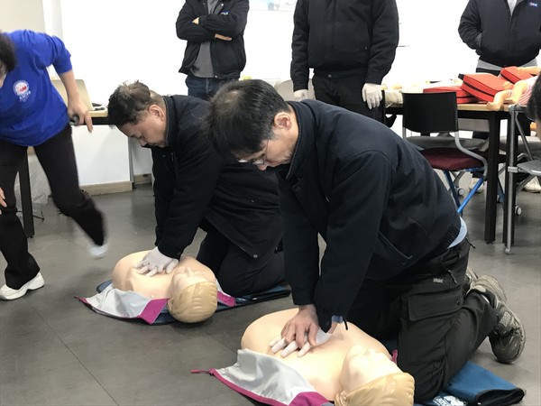 코아스는 파주 2공장에서 외국인 근로자를 포함한 현장작업자 및 관리자를 대상으로 심폐소생술 및 응급처치 안전보건교육을 진행했다.